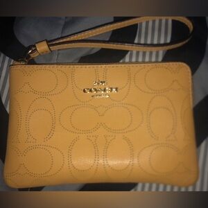 COACH wristlet- nwt